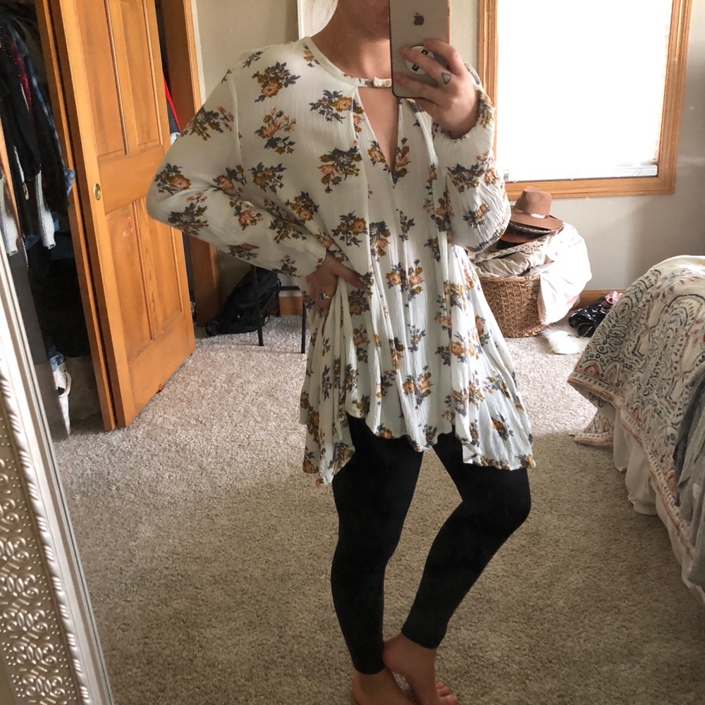 Floral, flowy top